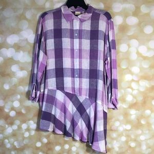 westbound BUTTON-DOWN SHIRT RUFFLE HEM.